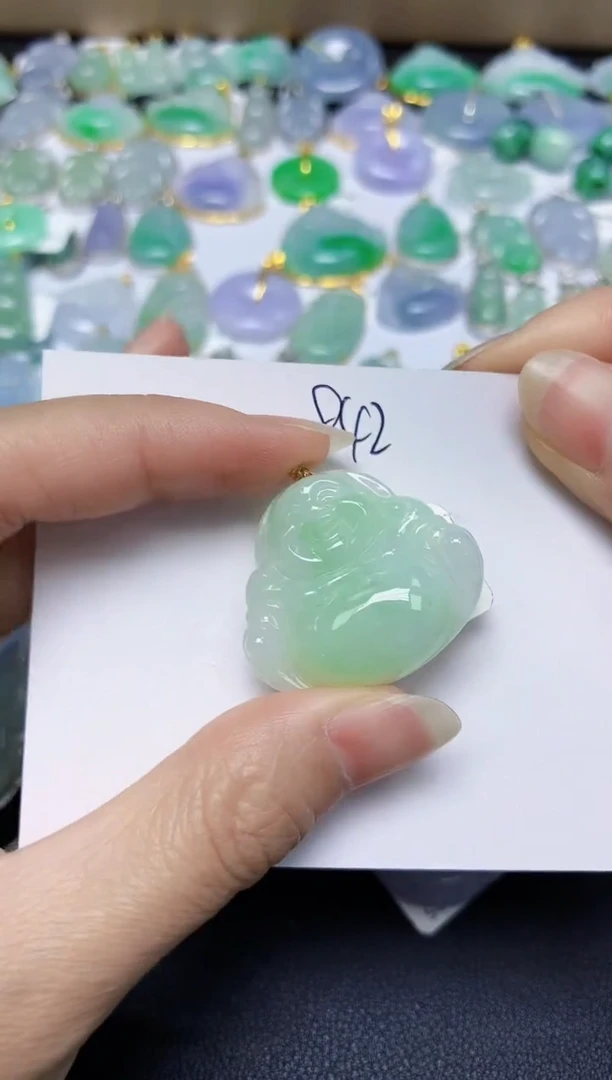 翡翠18K金镶嵌颈饰天然缅甸翡翠A货