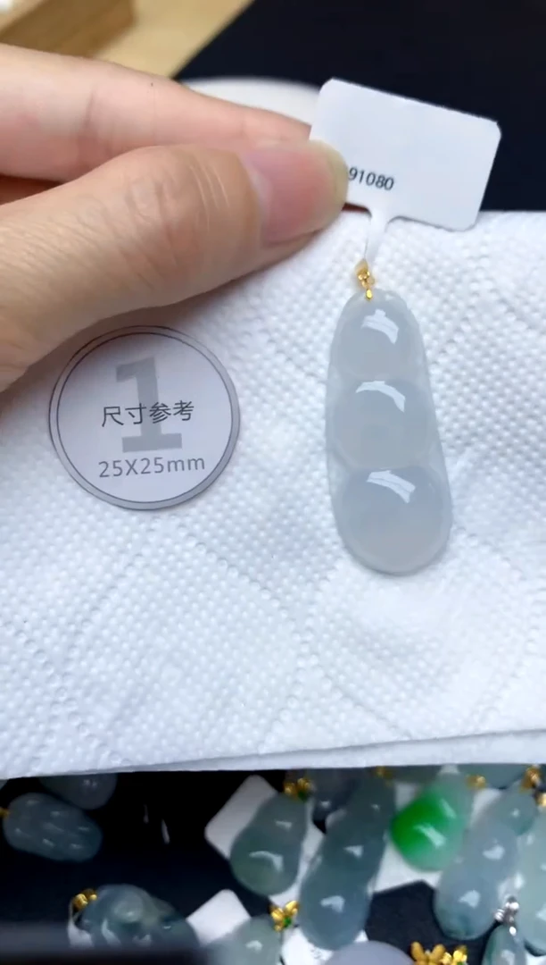 颈饰18K金镶嵌翡翠天然A货翡翠