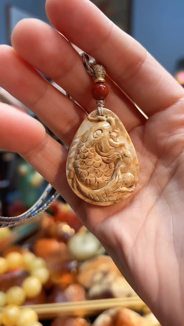 琥珀颈饰未镶嵌吊坠