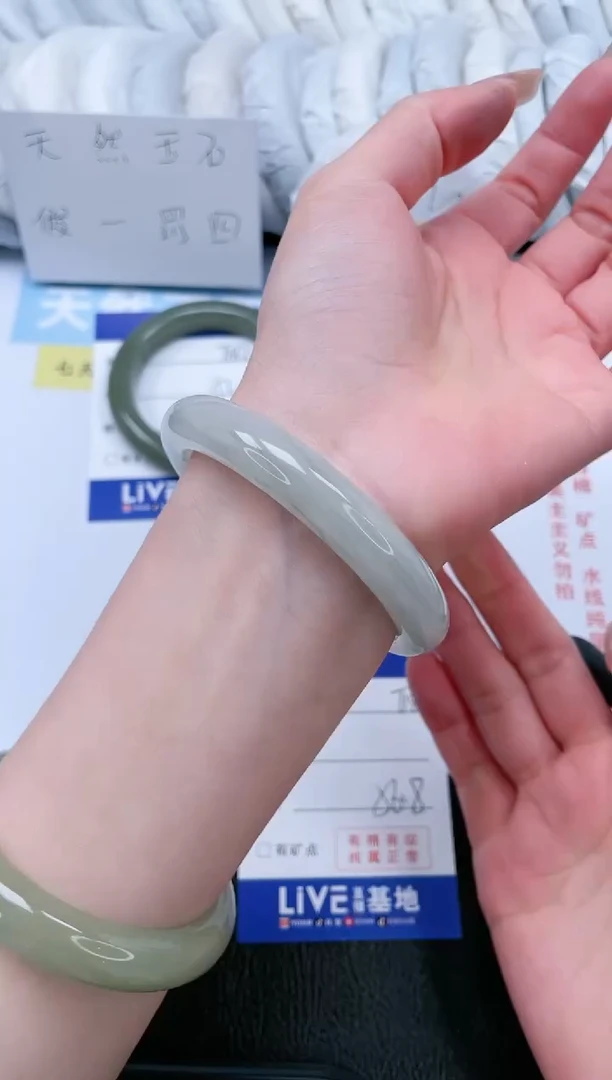 【闪购商品】石英质玉手镯未镶嵌T183-56.8