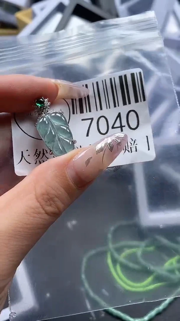 吊坠(不含链)未镶嵌翡翠7040