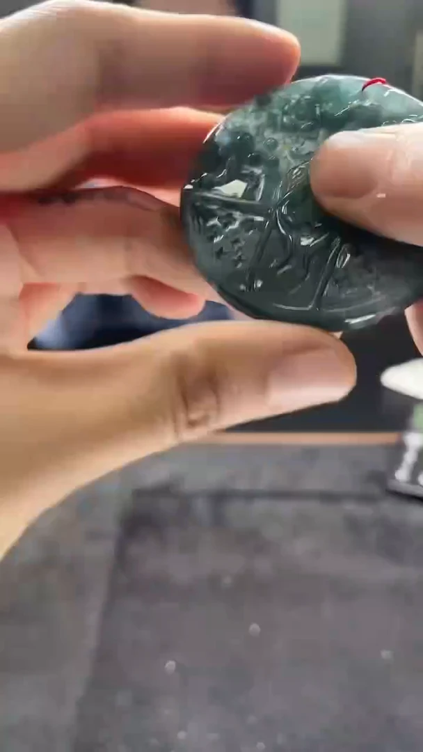 吊坠(赠链)未镶嵌翡翠圆牌