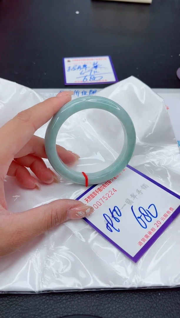 翡翠手镯未镶嵌1