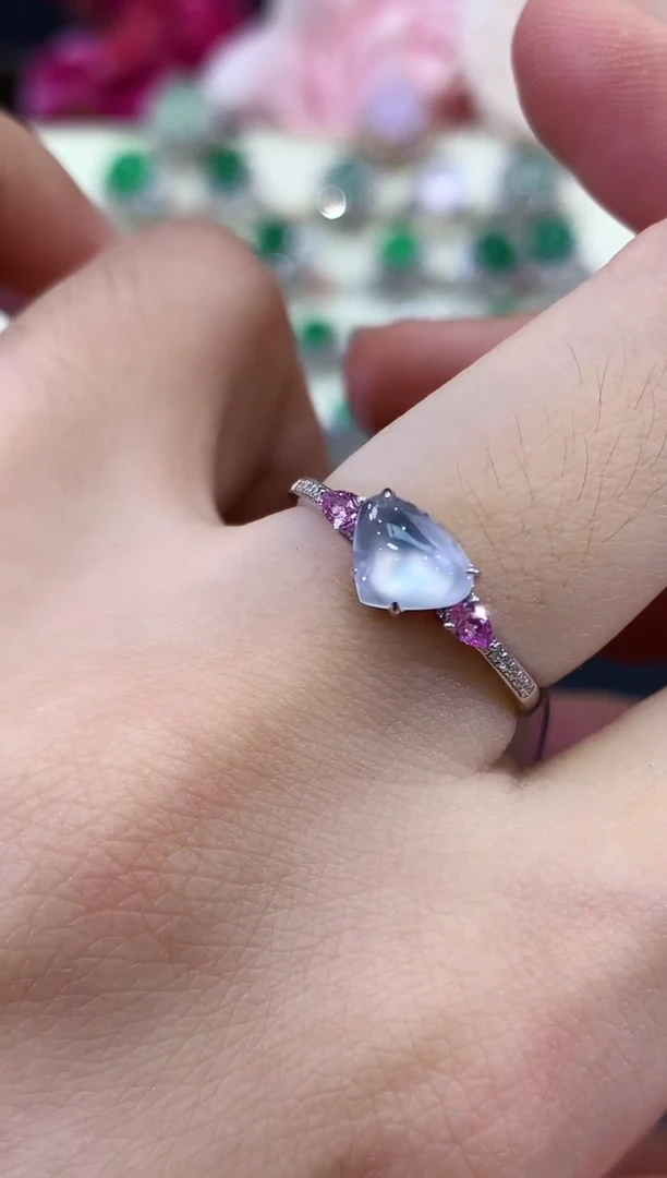 18K金镶嵌戒指翡翠B52