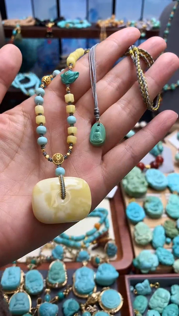 蜜蜡颈饰18K金镶嵌蜜蜡藏扣项链