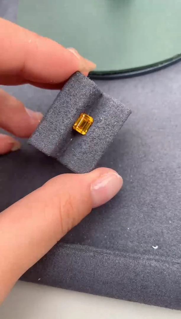 【闪购商品】彩色蓝宝石裸石未镶嵌1.5ct黄蓝宝
