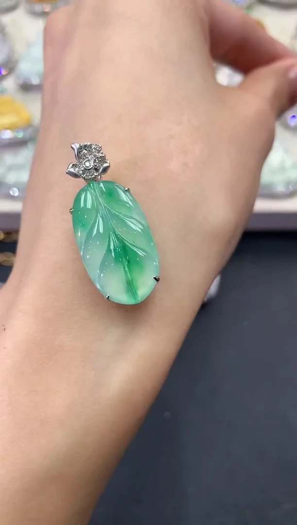 【闪购商品】翡翠吊坠(不含链)18K金镶嵌w20