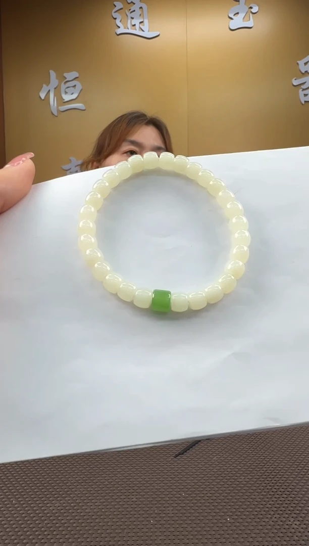 颈饰未镶嵌和田玉手串7mm