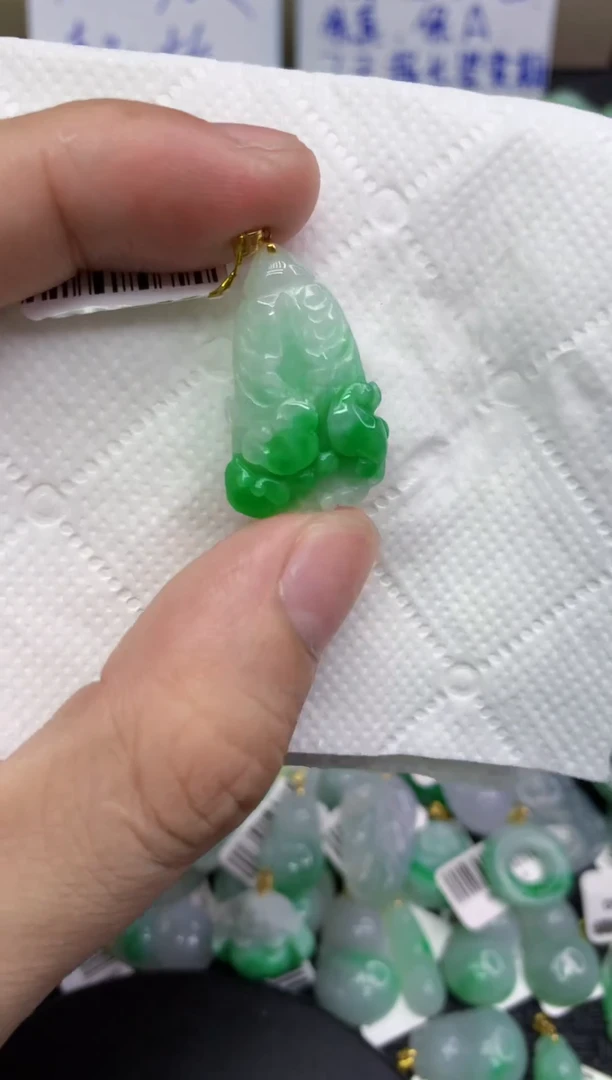 翡翠18K金镶嵌颈饰1111111