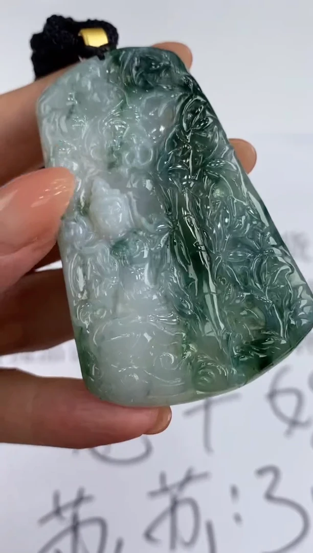 未镶嵌挂件翡翠305444      多人