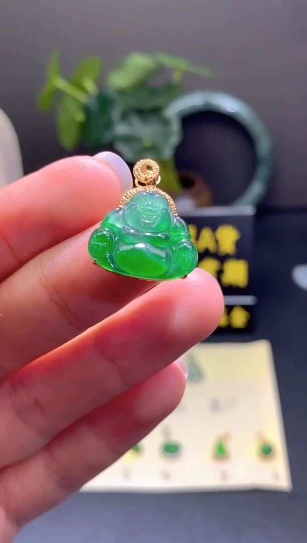 翡翠18K金镶嵌颈饰天然翡翠A货