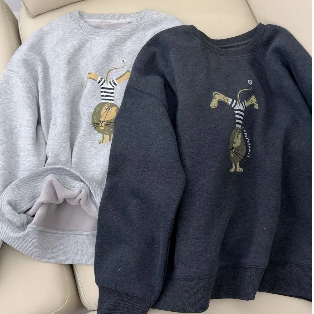 【原 歌】冬季新款减龄加绒跳舞小狮子印花圆领卫衣女YG1075