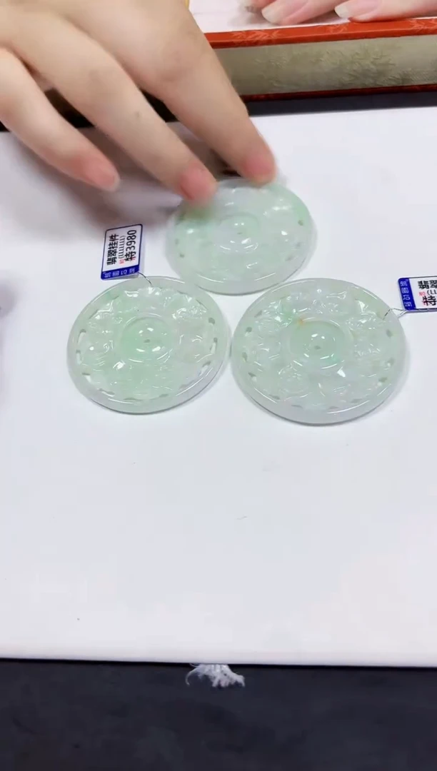 颈饰未镶嵌翡翠多样性发其一