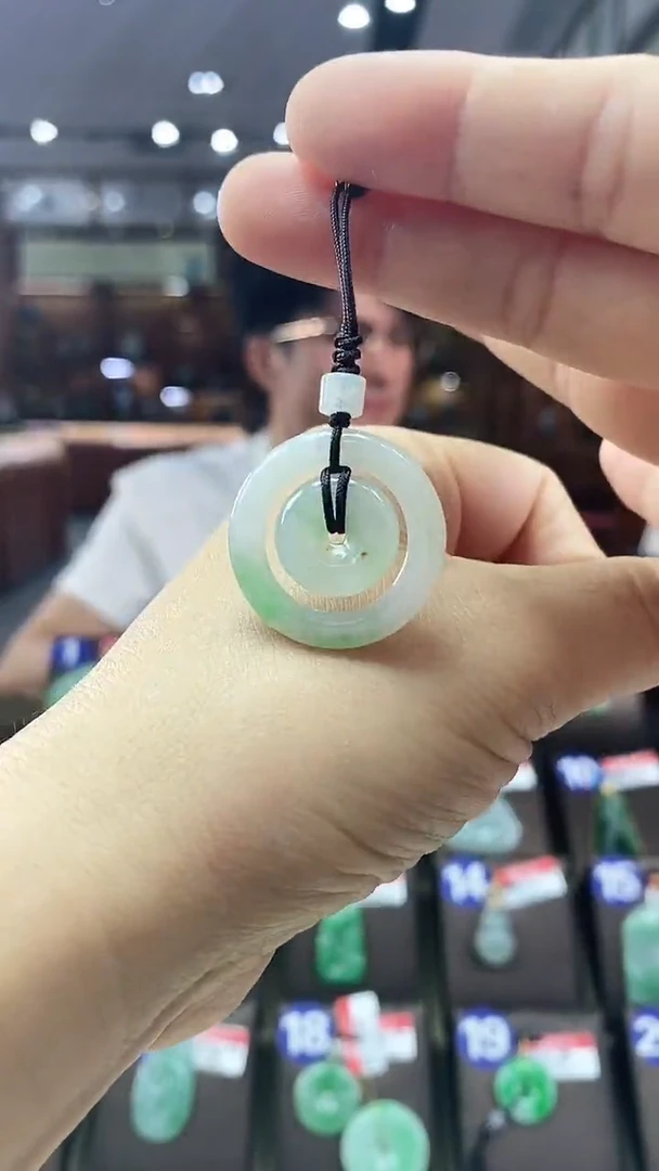 颈饰未镶嵌翡翠子母扣