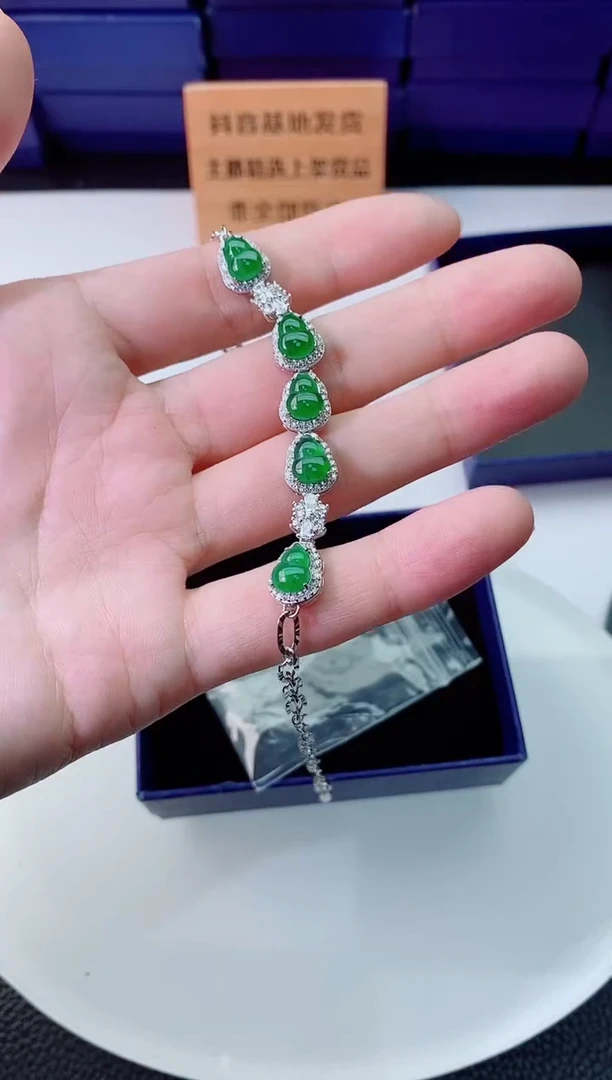 翡翠未镶嵌颈饰1