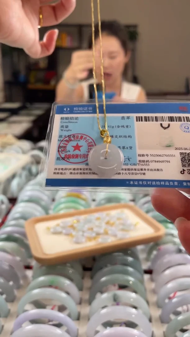 翡翠未镶嵌颈饰多样性发一