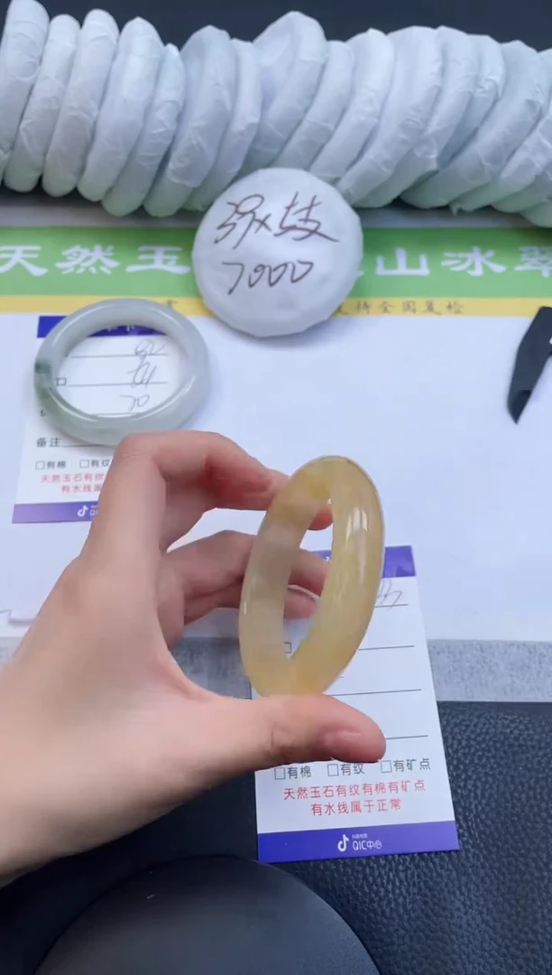 【闪购商品】石英质玉手镯未镶嵌A83-54+