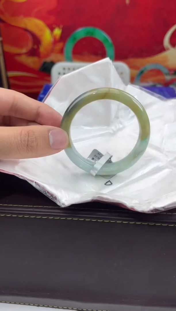 【闪购商品】翡翠手镯未镶嵌7翡翠手镯（微瑕）