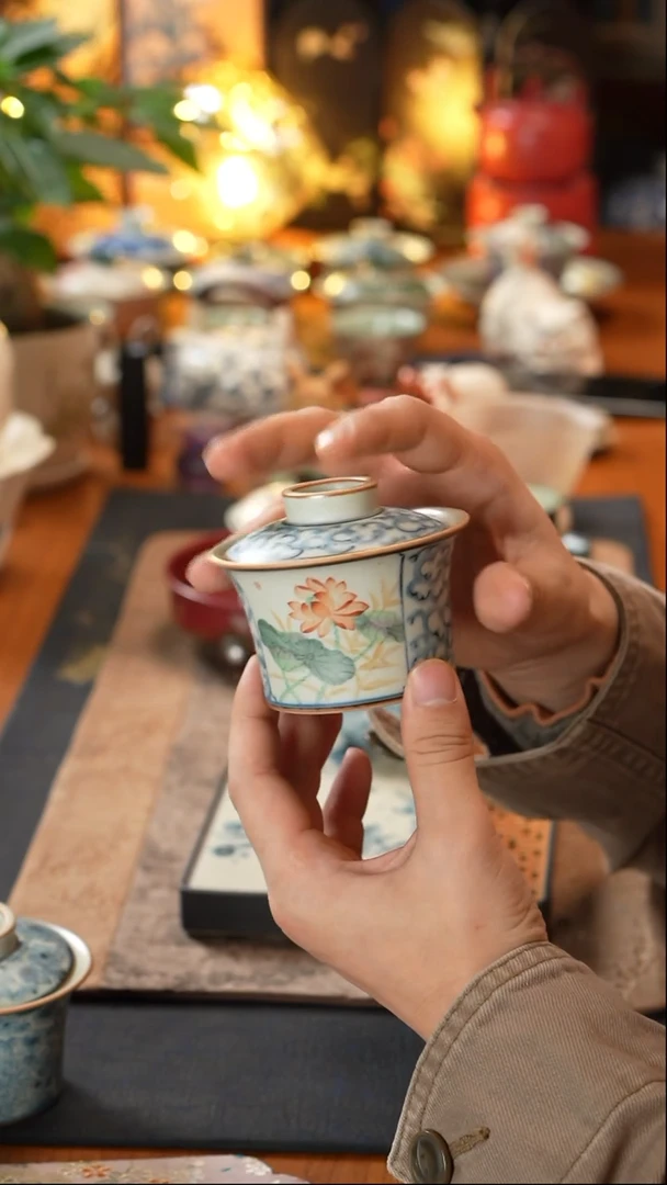 【闪购商品】朴云万开窗斗彩蹄盖碗马蹄盖碗