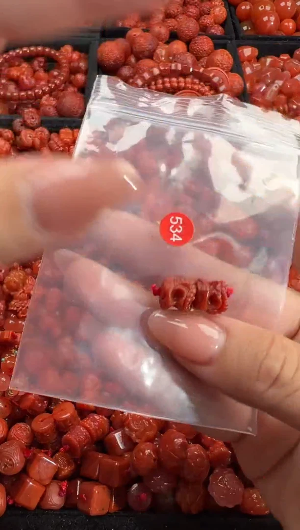 南红玛瑙未镶嵌颈饰1