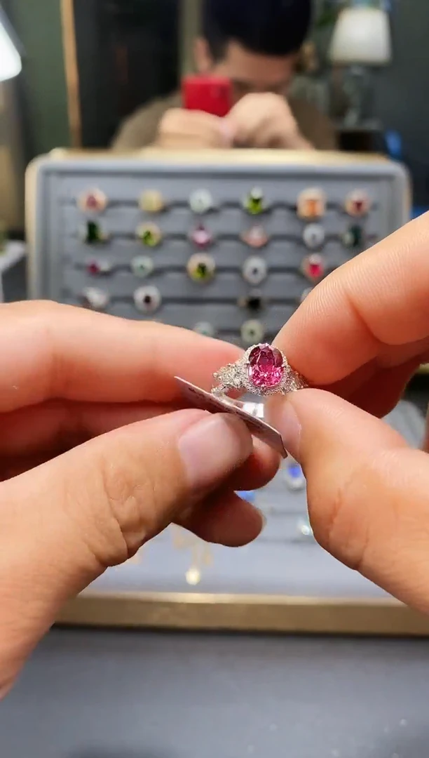 18K金镶嵌戒指碧玺2.53.