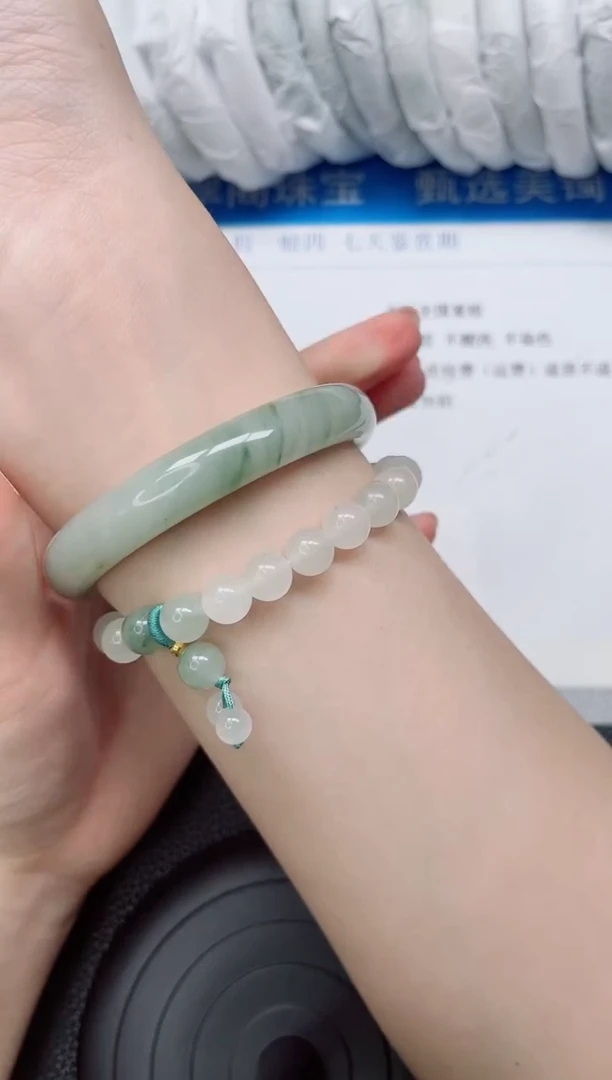 石英质玉手镯未镶嵌36-59.6