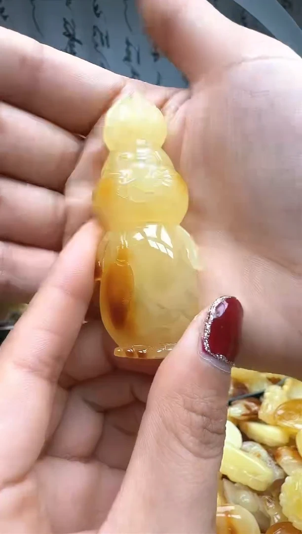 【闪购商品】琥珀裸石未镶嵌挂坠