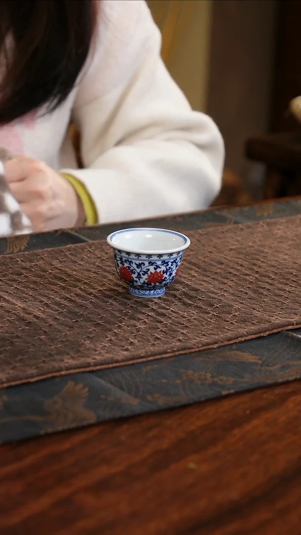 【闪购商品】杯子青花釉里红缠枝莲小压手杯