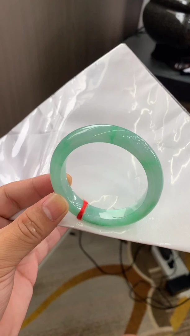 翡翠手镯未镶嵌手镯