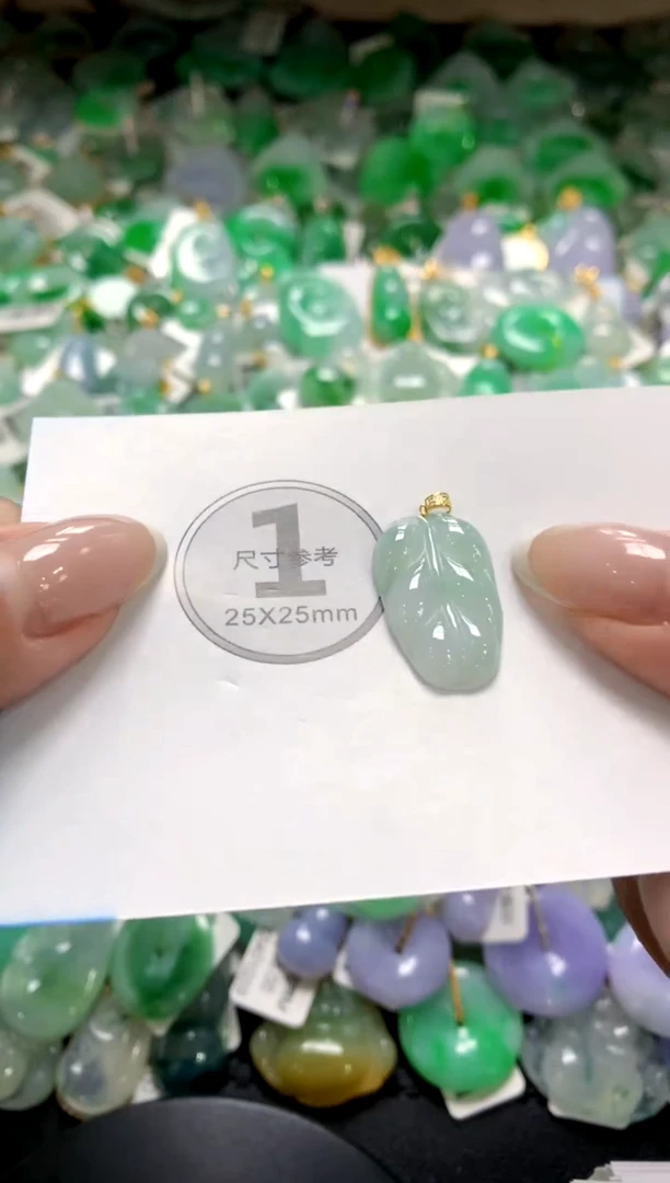 翡翠18K金镶嵌颈饰11111111111111111