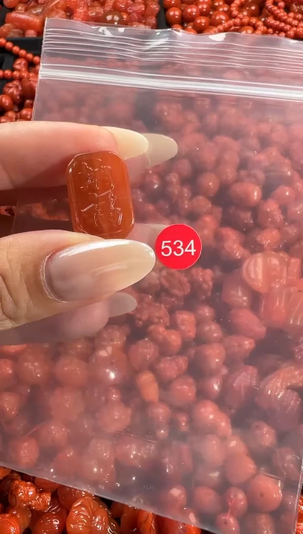 颈饰未镶嵌南红玛瑙1