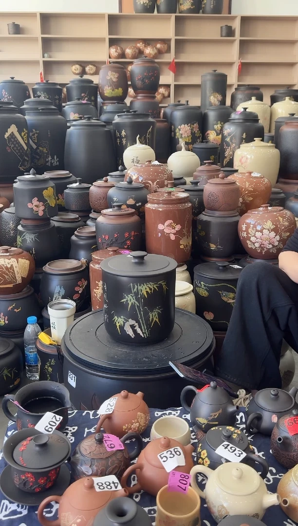 罐瑕疵茶叶罐  彩填小八饼   631