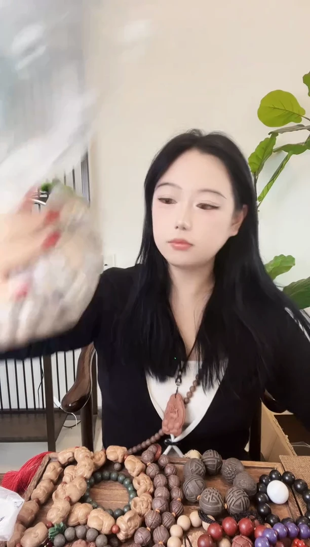 泥塑白龙涎手串一个