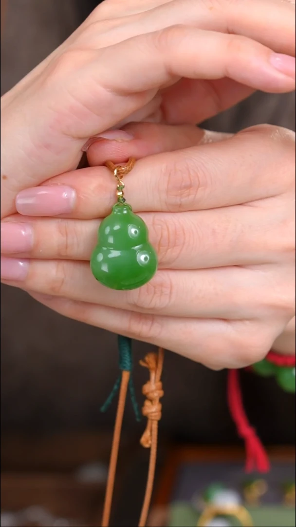 吊坠(赠链)未镶嵌和田玉