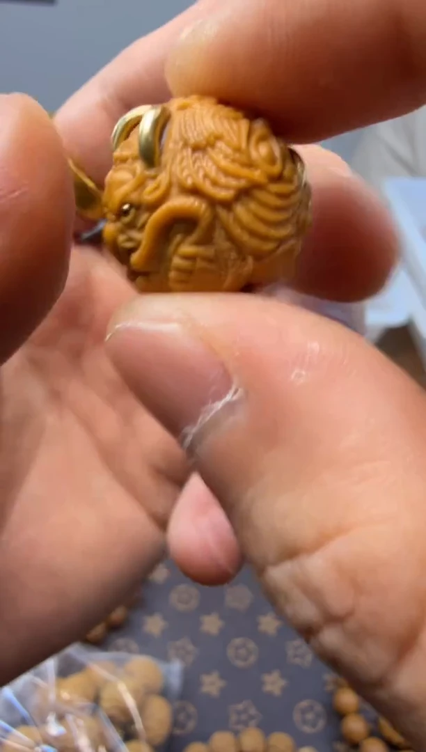 吊坠猴头核桃迦楼罗重工