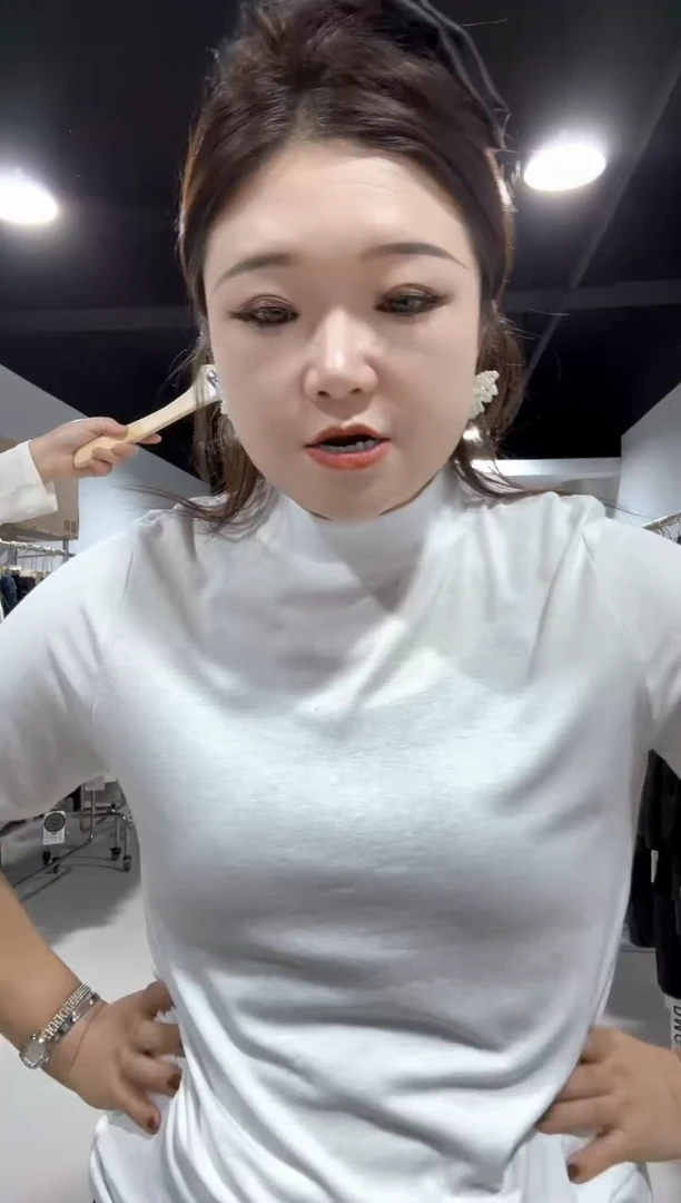 749-白色·············