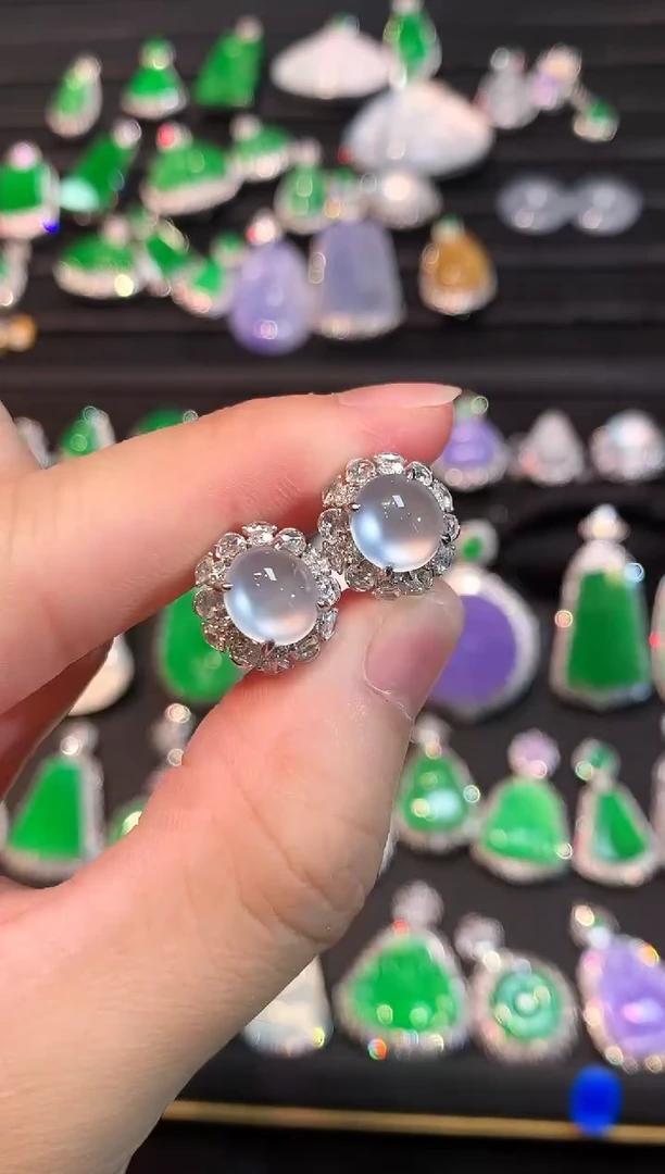 18K金镶嵌翡翠耳饰玻璃种大蛋面耳包