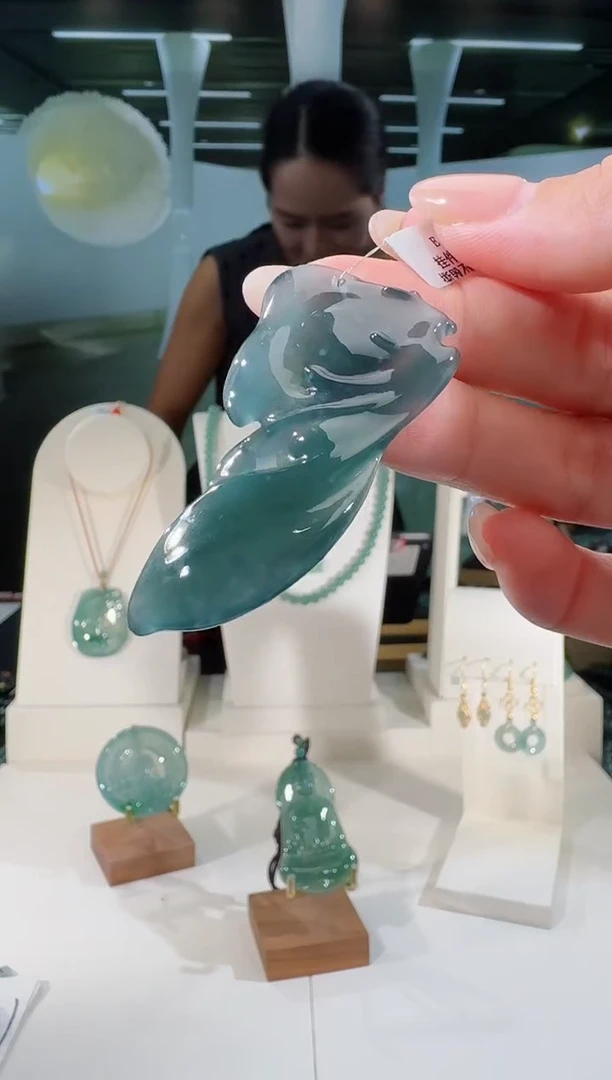 翡翠未镶嵌吊坠(不含链)形意多样性发一