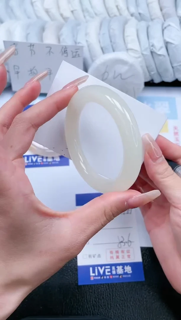 【闪购商品】石英质玉手镯未镶嵌T61-53.6