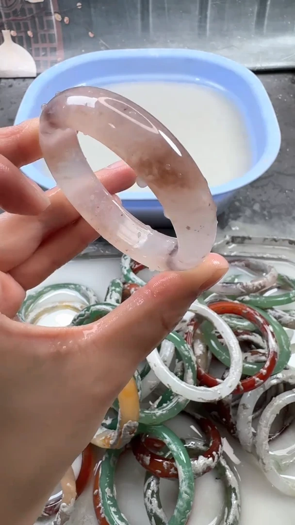 【闪购商品】石英质玉手镯未镶嵌60