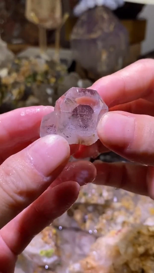 未镶嵌珠宝半成品水晶61号玻璃体红隐山四川超七花园水晶