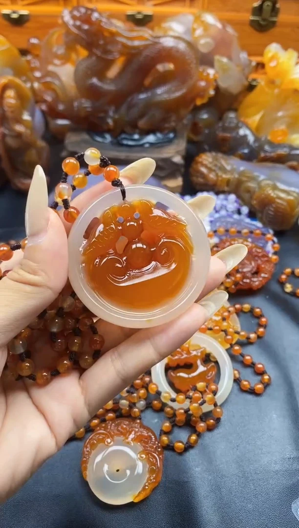 玛瑙/玉髓挂件未镶嵌张*ll