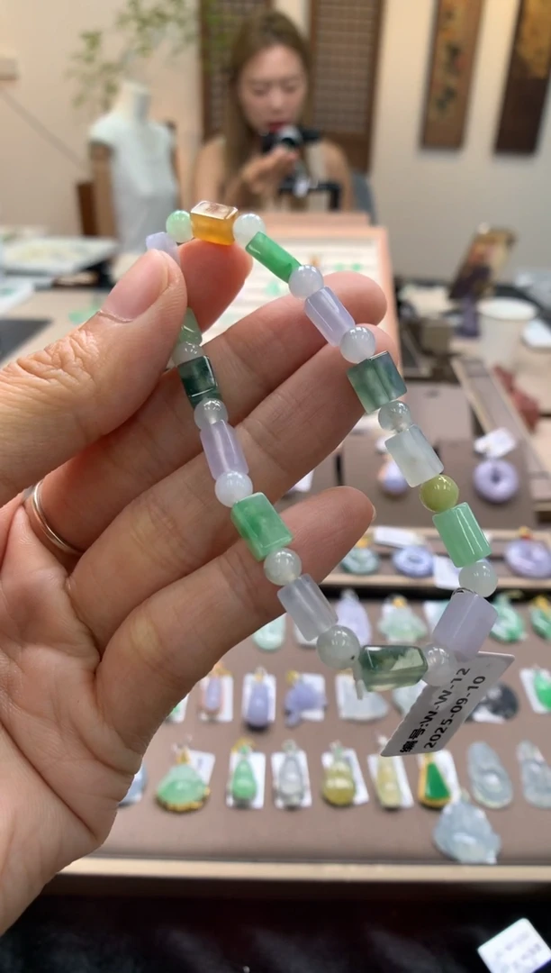 颈饰未镶嵌翡翠手串
