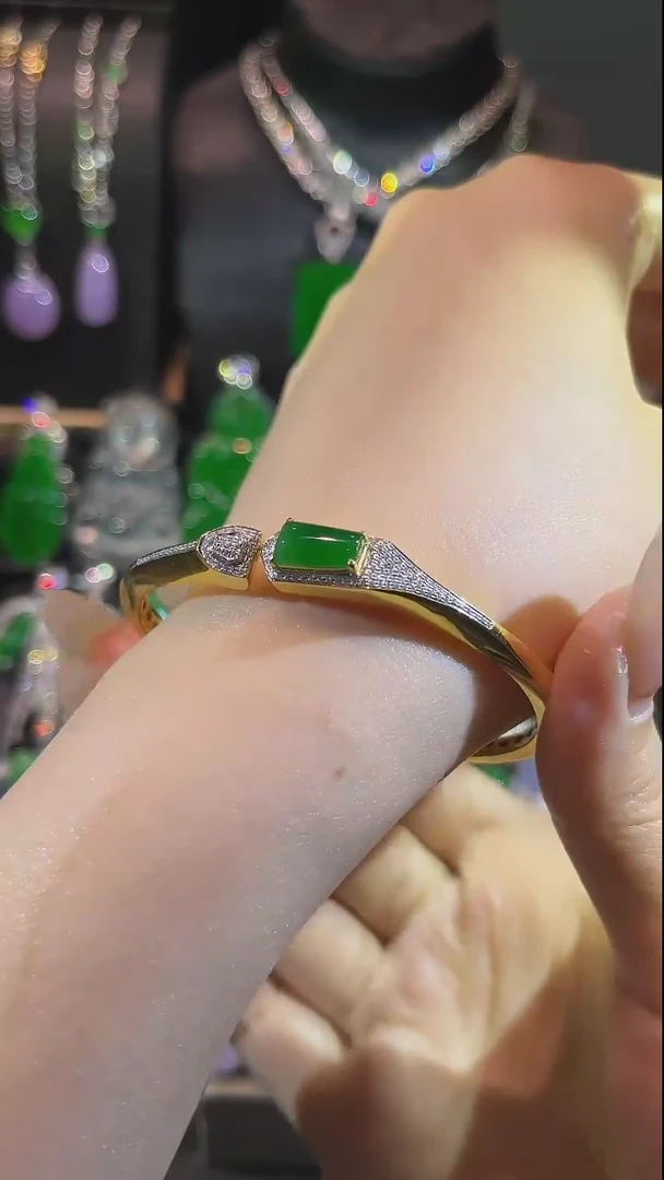 【闪购商品】翡翠手镯18K金镶嵌手镯