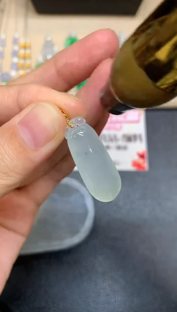 颈饰18K金镶嵌翡翠福瓜【无服务费【48小时鉴赏期】