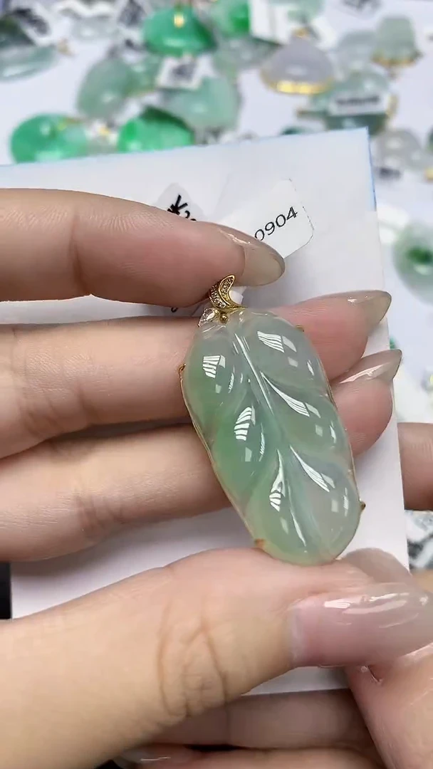 翡翠18K金镶嵌颈饰天然缅甸翡翠A货