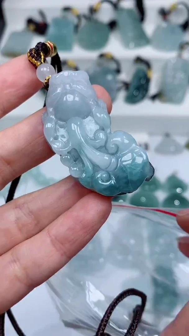 颈饰未镶嵌翡翠吊坠