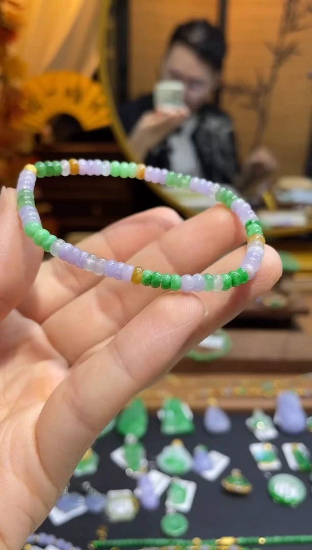 颈饰未镶嵌翡翠手串