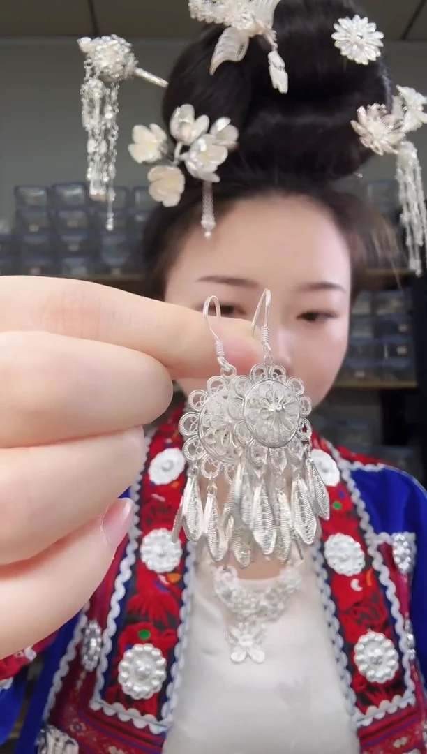 无足银花丝牡丹耳饰