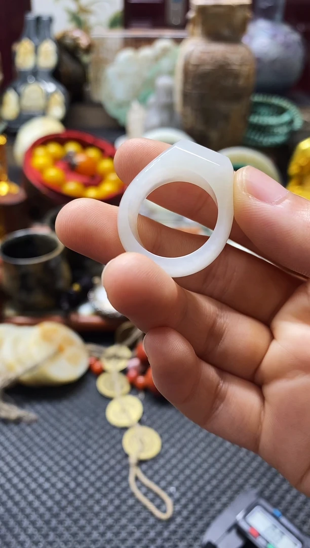 未镶嵌戒指和田玉戒指